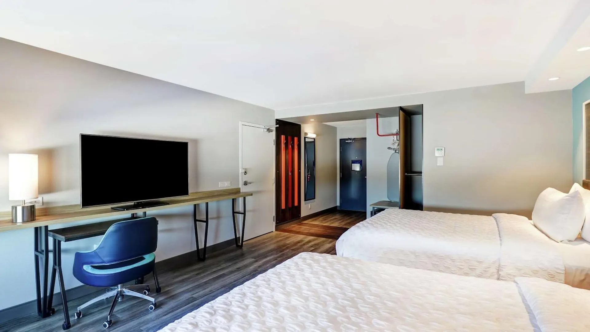 Tru By Hilton Edmonton Windermere Hotel
