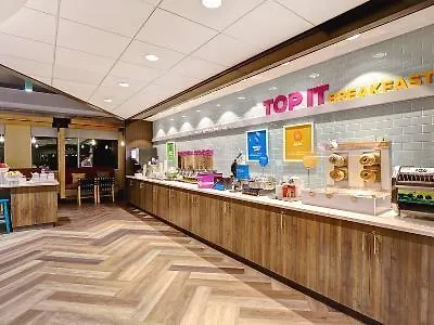 Tru By Hilton Edmonton Windermere Hotel